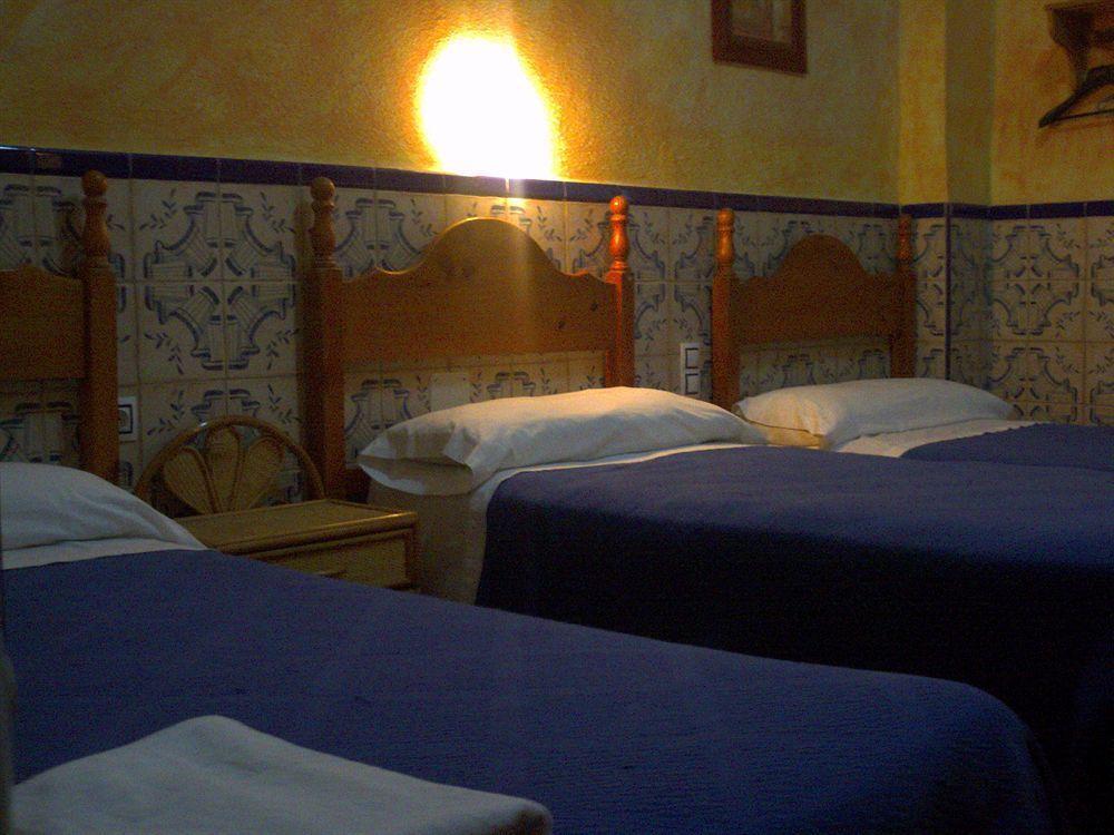 Hostal Lis เซบีญา ภายนอก รูปภาพ