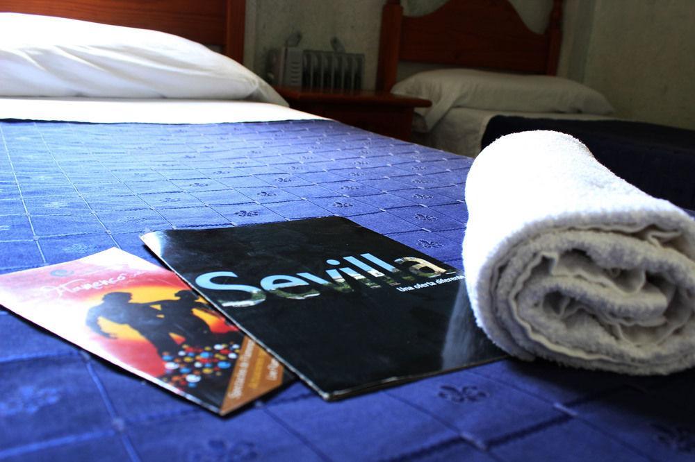 Hostal Lis เซบีญา ภายนอก รูปภาพ