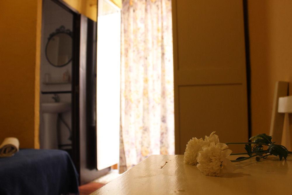 Hostal Lis เซบีญา ภายนอก รูปภาพ