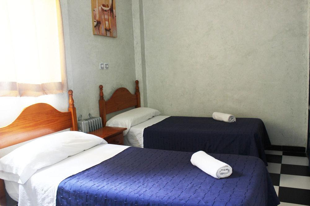 Hostal Lis เซบีญา ภายนอก รูปภาพ