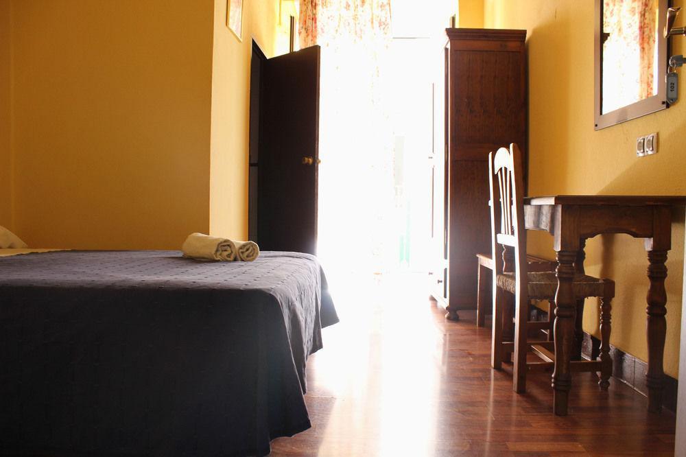 Hostal Lis เซบีญา ภายนอก รูปภาพ