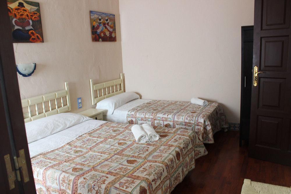 Hostal Lis เซบีญา ภายนอก รูปภาพ