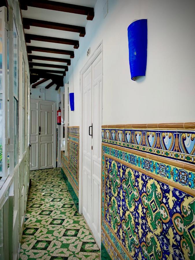 Hostal Lis เซบีญา ภายนอก รูปภาพ
