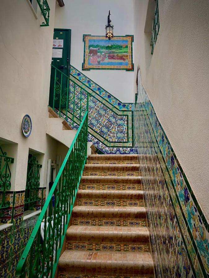 Hostal Lis เซบีญา ภายนอก รูปภาพ